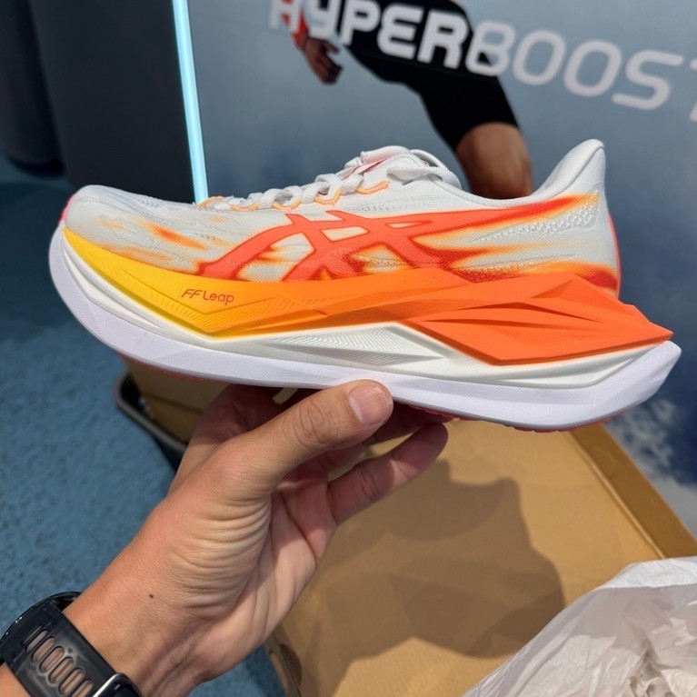 ASICS SUPERBLAST 3 สีขาวส้ม  จัดส่ง 10-15 ตุลาคม ครับ ใครสนใจไซด์ไหน สั่งได้เลยคับ
