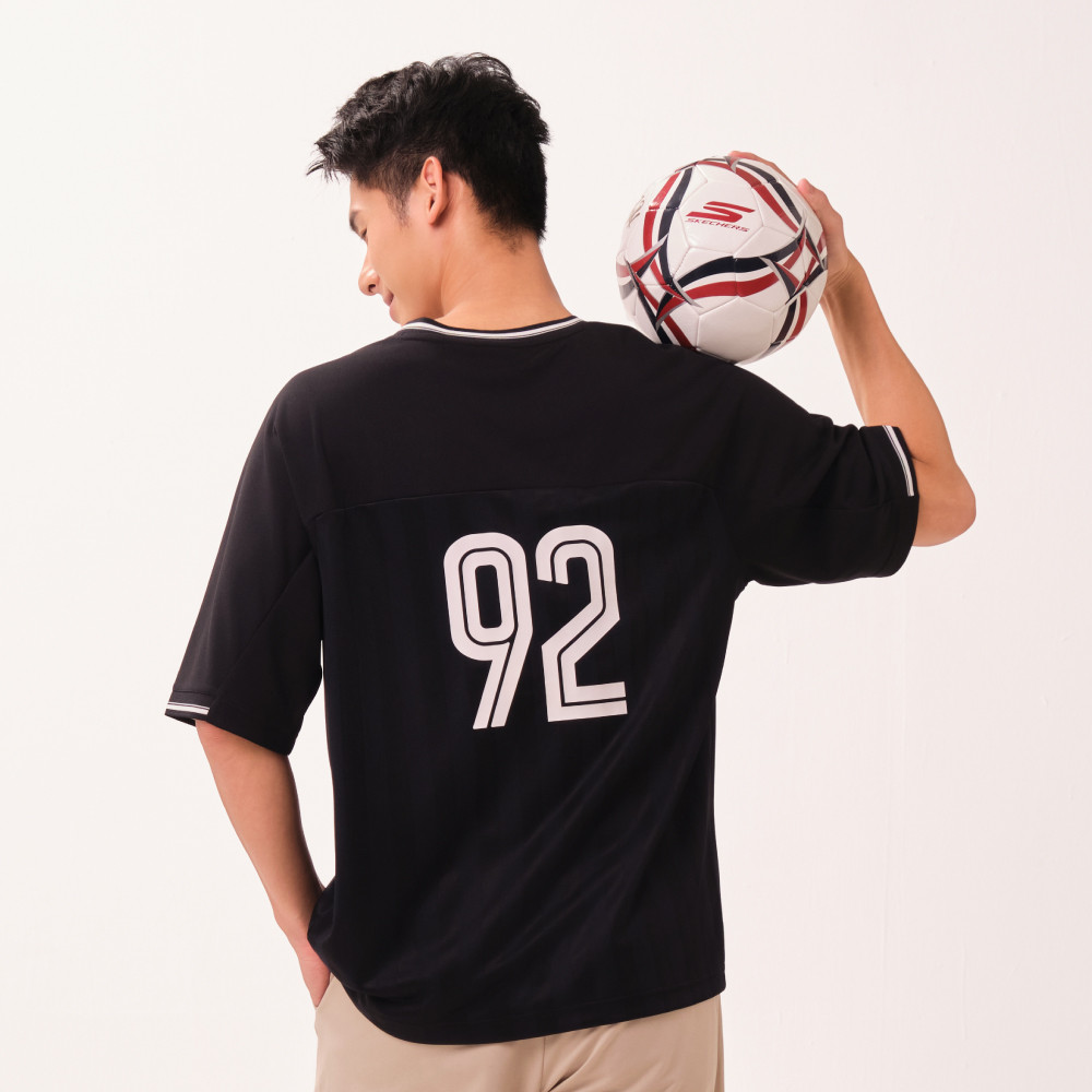 Skechers สเก็ตเชอร์ส เสื้อยืดแขนสั้นผู้ชาย Men Game On Iconic Short Sleeve Tee - SL126M218-0018 — صورة 4