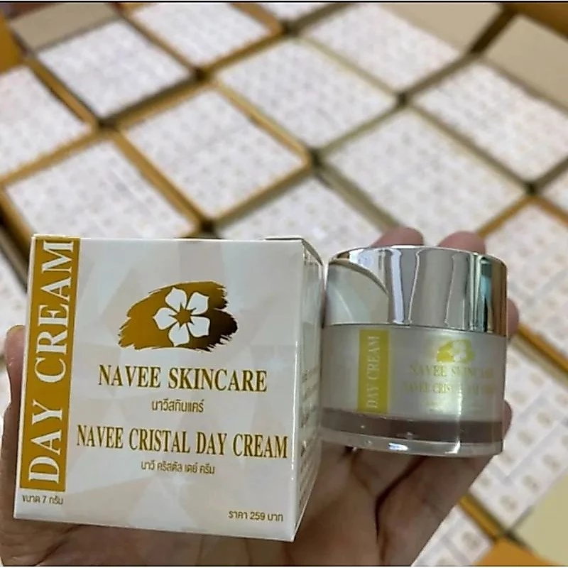 Navee Crystal DayCream คริสตัลเดย์ครีมหน้าใสเงา 7กรัม 3 กล่อง #นาวีสกินแคร์ คุณนายสปา #ผิวขาวใสเงา ผิวชุ่มชื้นเรียบเนียน thumbnail 4