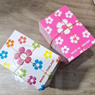 หัวกระดาษ ลายดอกไม้ ขนาด 4 คูณ 6 cm 1 ก้อนมี 100 ใบ กระดาษหนาดี มี 4 สี ลายน่ารักครับ
