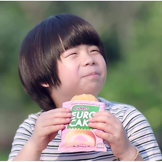 ยกกล่อง!! ยูโร่ EURO พัฟเค้ก สอดไส้ครีมรสคัสตาร์ดทุกรส [แพ็คx12ชิ้น] คัสตาร์ด/ใบเตย/นมฮอกไกโด/ช็อคโกแลต/มะพร้าว/กล้วย