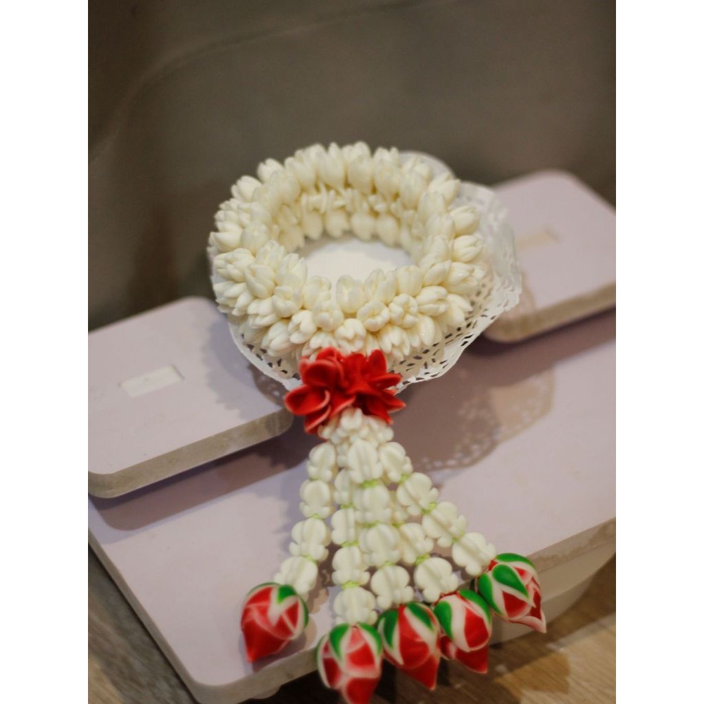 พวงมาลัยซีก 5" มะลิล้วนอุบะกลีบกุหลาบสีแดง งานดินปั้น บูชาพระสิ่งศักดิ์สิทธิ์