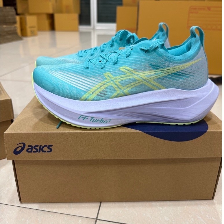 asics megablast ของใหม่  จัดส่ง 10-15 ตุลาคม  สีฟ้า ครับ