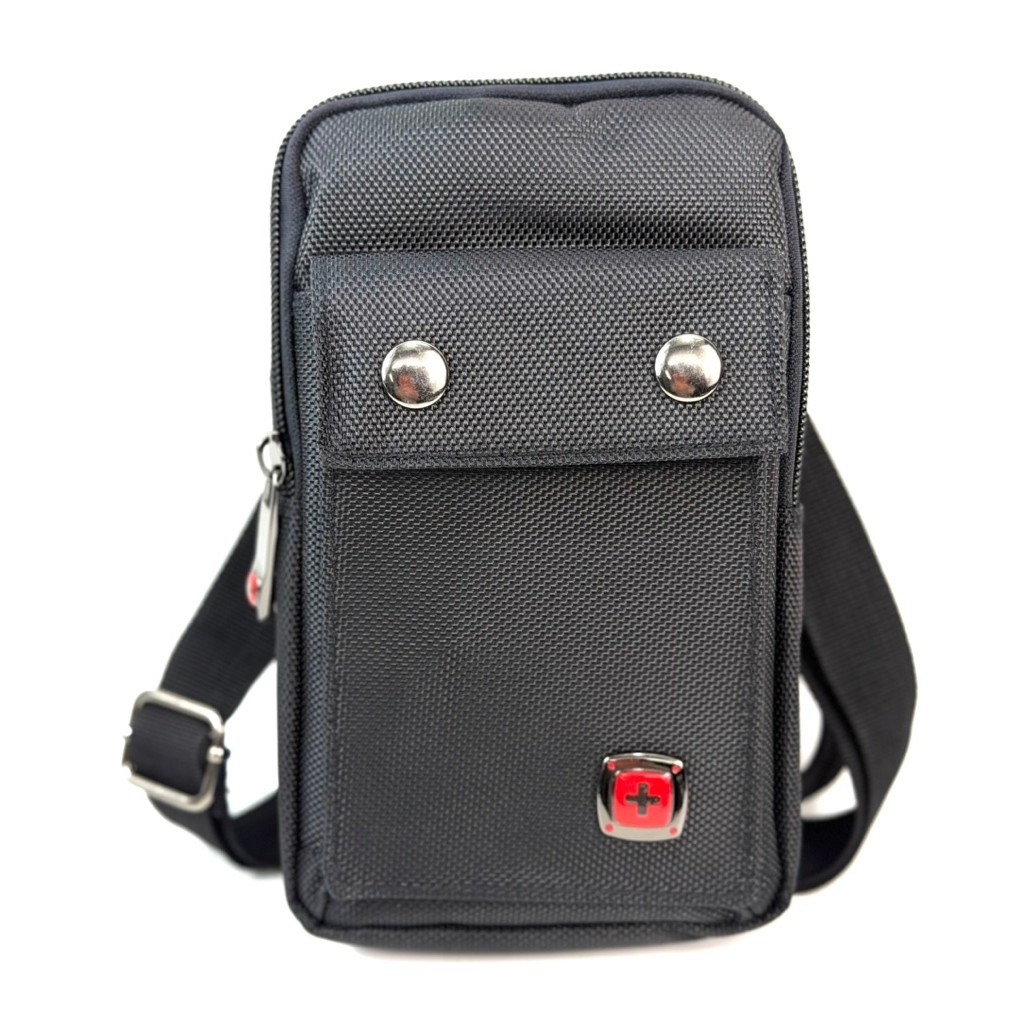 Chinatown Leather กระเป๋าสะพายผ้า ร้อยเข็มขัด ผู้ชาย สีดำ ลายพรางทหารแนวตั้งใส่กระเป๋าเงิน แว่น พาสปอร์ต มือถือใหญ่