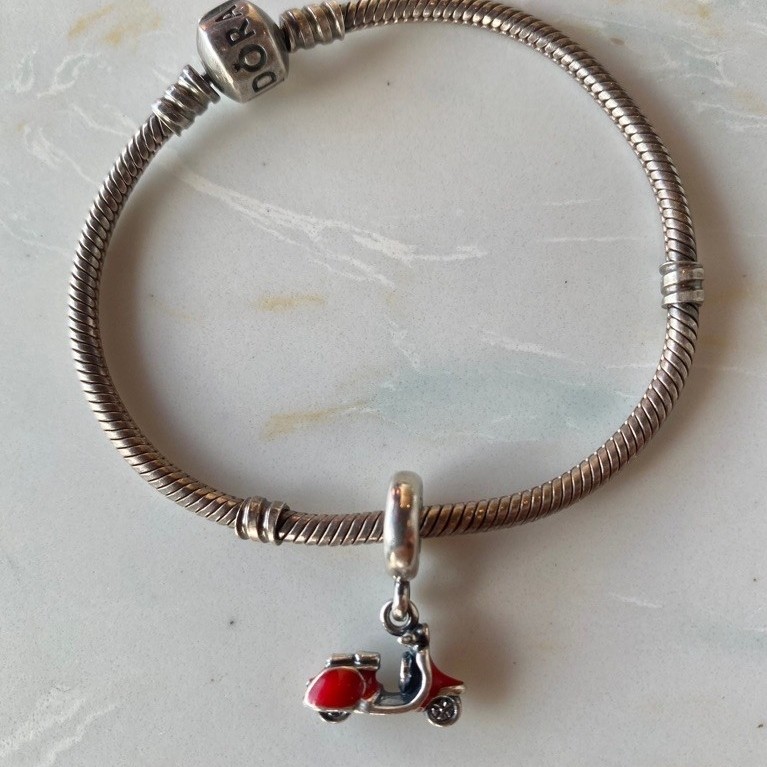 [เวสป้าพร้อมกล่องเดิม] Pandora แท้ 100% สร้อยแขนพร้อมชาร์ม Vespa Charm Pandora