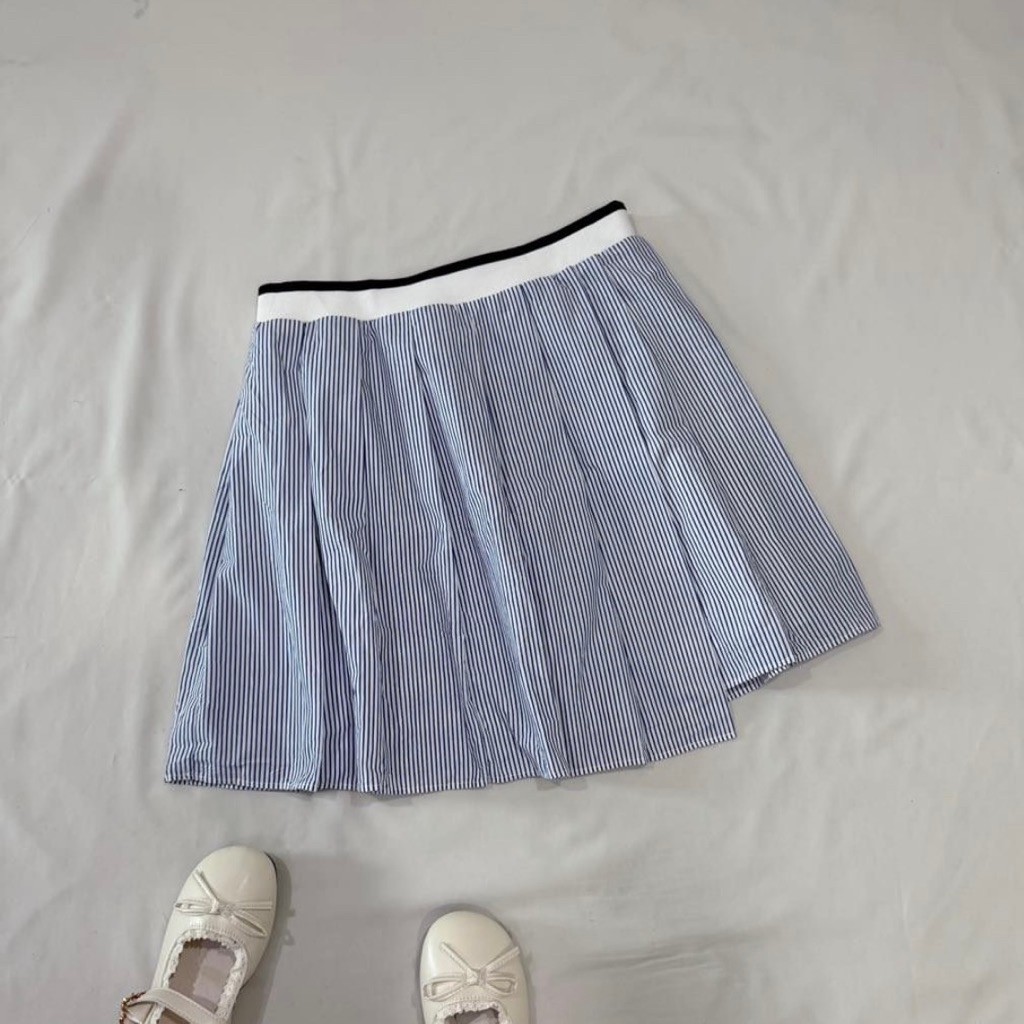 Uniqlo x JWA กระโปรงลายทาง สภาพใหม่กริบ