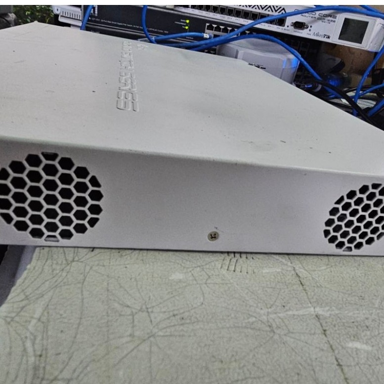​[มือสอง] MikroTik CRS328-24P-4S+RM (หรือ CRS326) Cloud Router Switch 24-Port Gigabit / SFP+ สภาพดี 