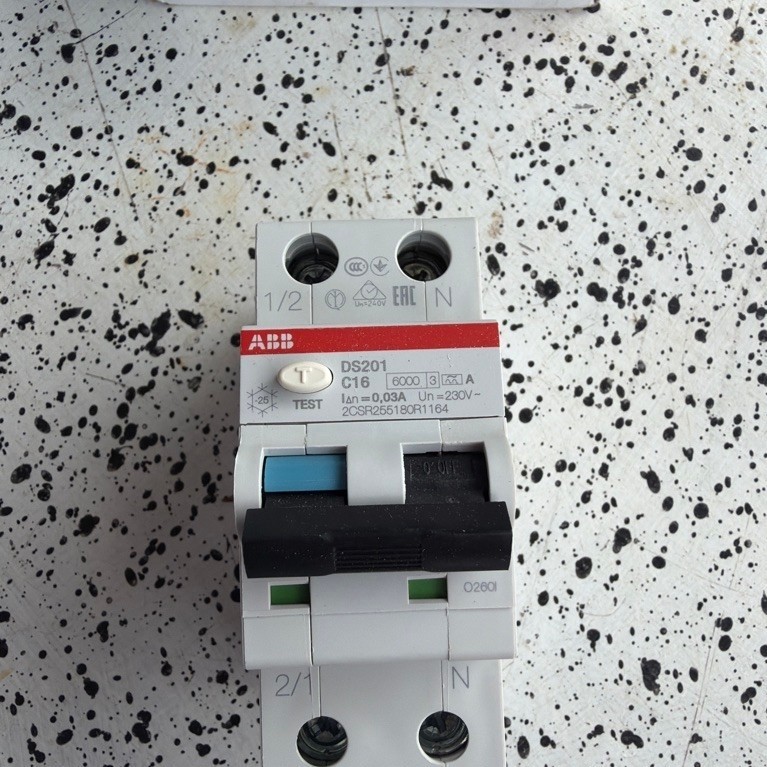 ABB เบรกเกอร์กันดูด RCBO รุ่น DS201 C16
