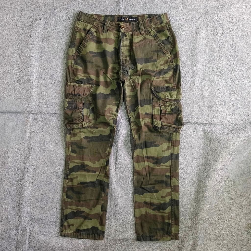 กางเกงคาร์โก้ลายพรางผู้ชาย XRAY JEANS เอว32" ทรงกระบอก ผ้าคอตตอน ดีไซน์กระเป๋าซ้อนคู่ ซิปทองเหลือง ส