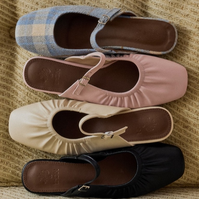 nichii x buckleme - Ruffle Shoes รองเท้าแมรี่เจนเปิดส้นทรง หนังนุ่ม mules หัวปิด แถมอะไหล่ห้อย