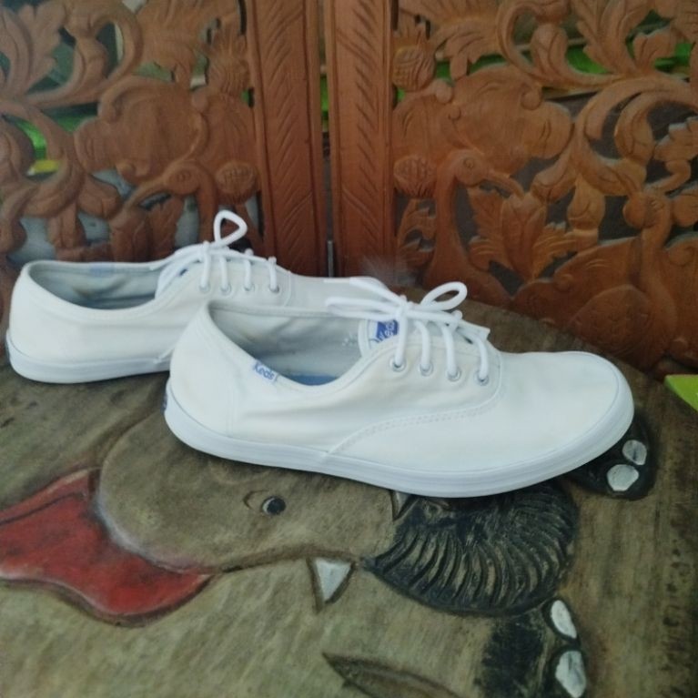 รองเท้า Keds สีขาวมือสอง