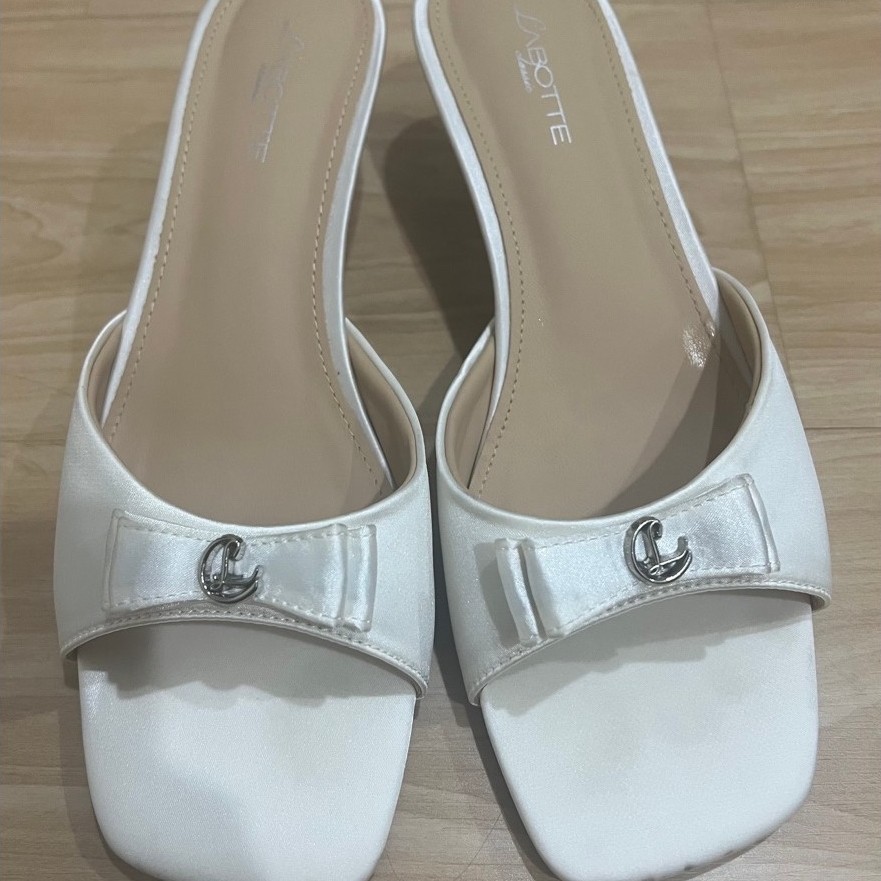ส่งต่อรองเท้า Labotte's The Rosita สีขาว Blance size 38