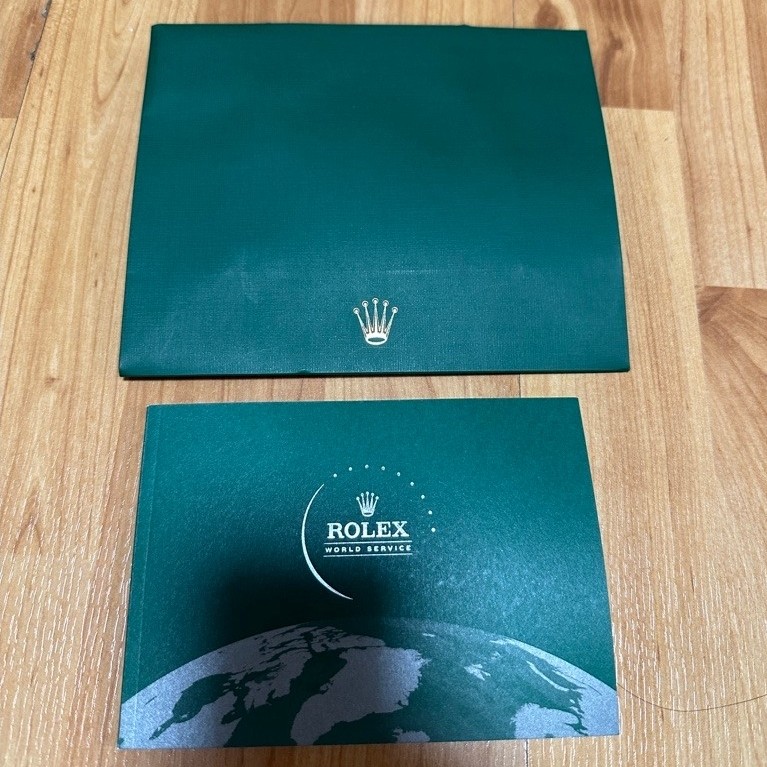 ถุงและคู่มือเซอร์วิส Rolex แท้