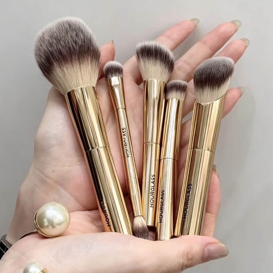 แปรง Hourglass Veils Power Brush 🦢