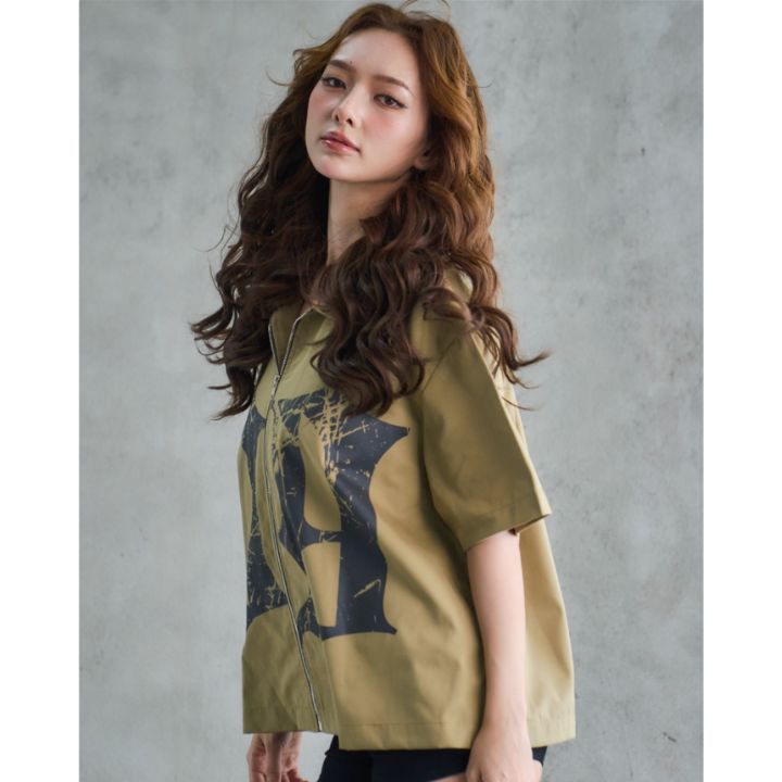 VSTU Store - Paradox® - เสื้อซิป 09 ทรง Boxy ผ้า Kate เนื้อเรียบ อยู่ทรง