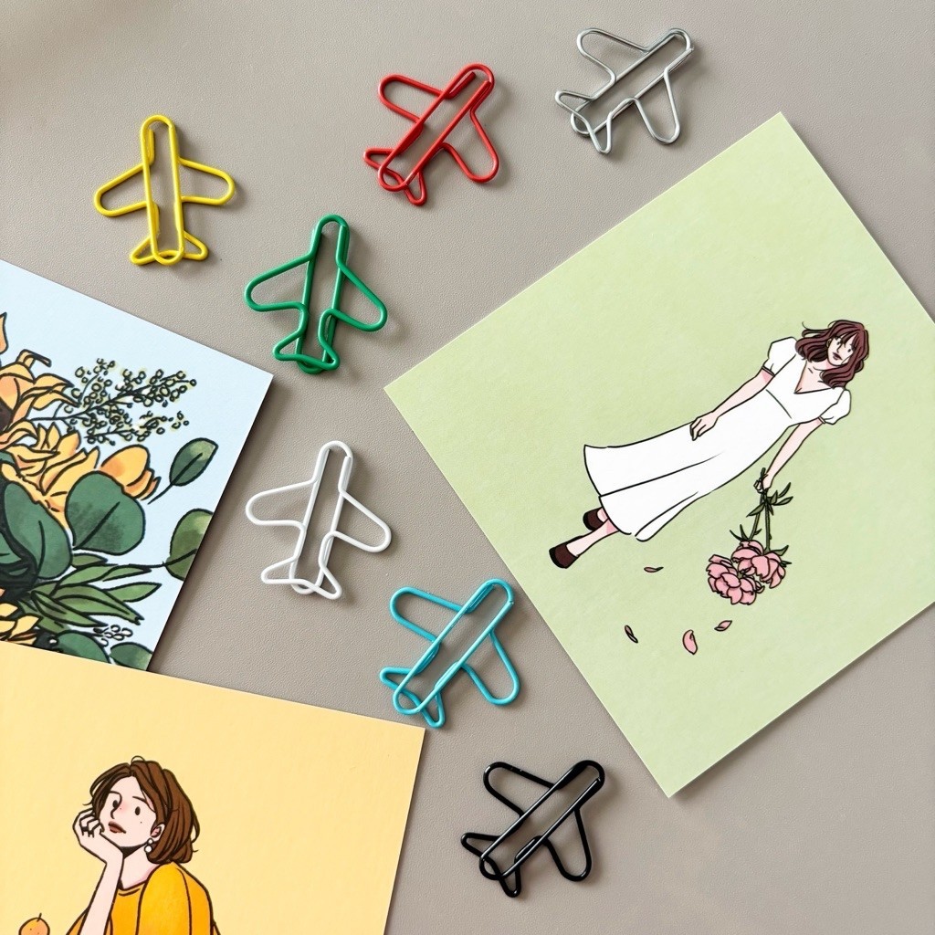 [แพ็ค 8 ชิัน] Paper Clips คลิปหนีบกระดาษรูปเครื่องบิน คละสี