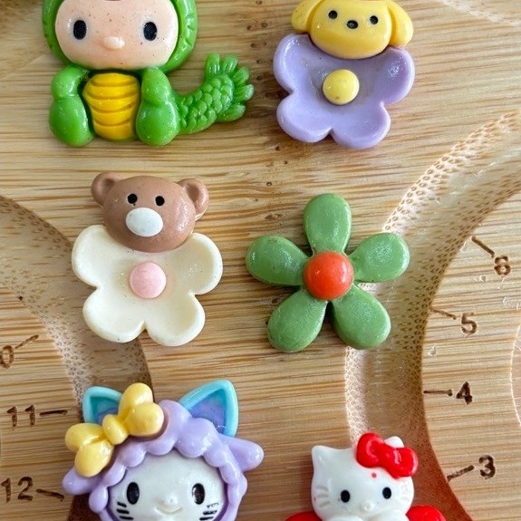 ตัวการ์ตูนแฟนซี เนื้อเรซิน คละแบบ ห่อละ 70 บาท ใช้ทำงานฝีมือ
