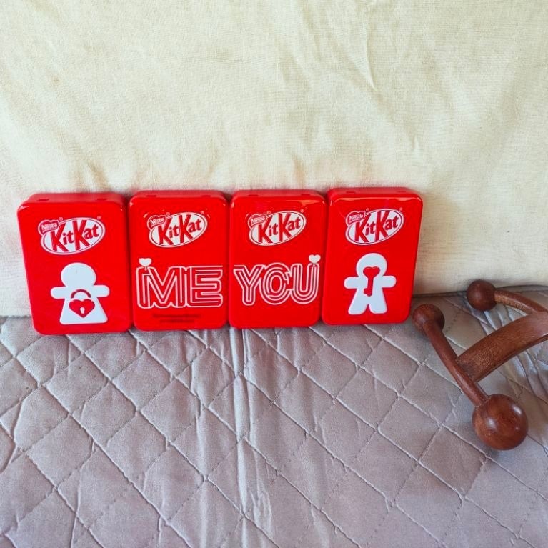 [ของสะสม] กล่องเหล็ก KitKat คอลเลกชันวาเลนไทน์ ลิมิเต็ด เซต 4 กล่องสี่ลายน่ารัก [พร้อมส่ง]