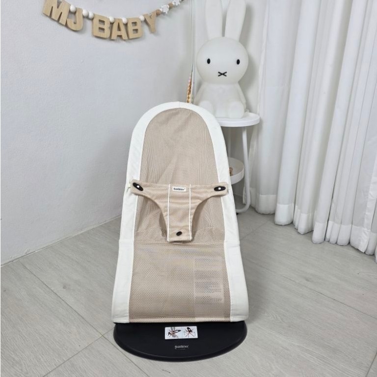 เปลนอนเด็ก Baby Bjorn Bouncer รุ่น Balance Soft Mesh สีครีม