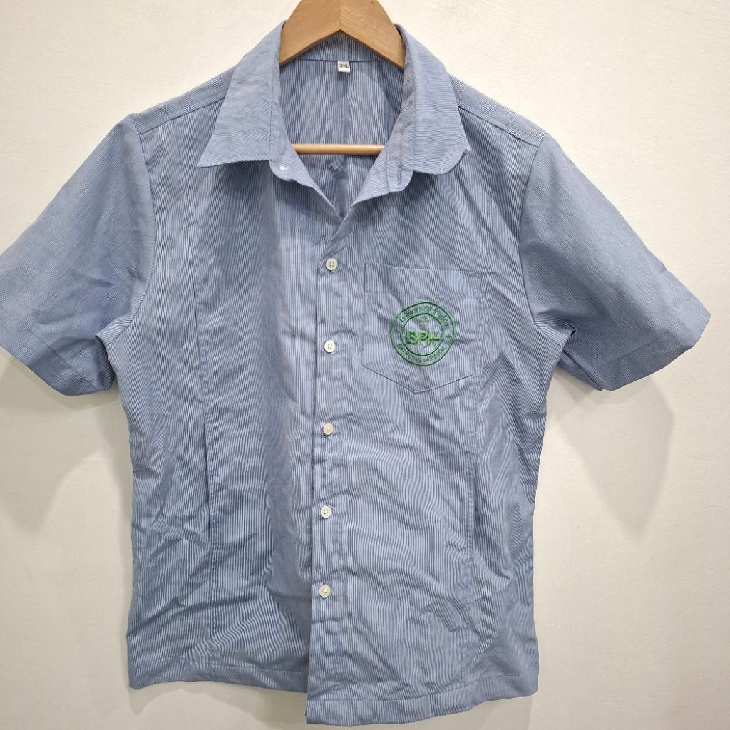 AUG 28/19 เสื้อริ้วฟ้า รพ.บ้านโป่ง  2XL อก 40×ย25 นื้ว มือสอง