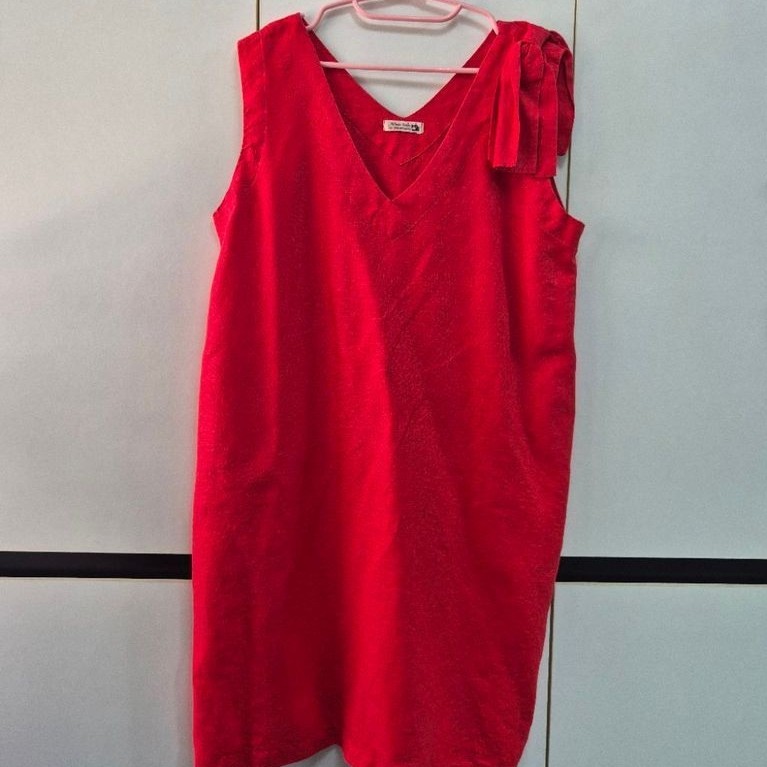 2nd Milinda Dress ไม่มีแขน สีแดง คอวี ผ้าลินิน