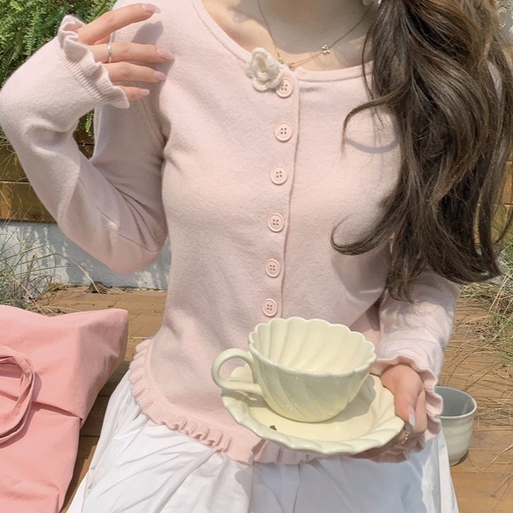 เสื้อเเขนยาวคาร์ดิเเกนสีหวาน   รุ่น sweet  มี 3 สี เหลือง  เขียว  งานเป็นผ้านุ่มใส่สบายเหมะกับทุกสไตส์
