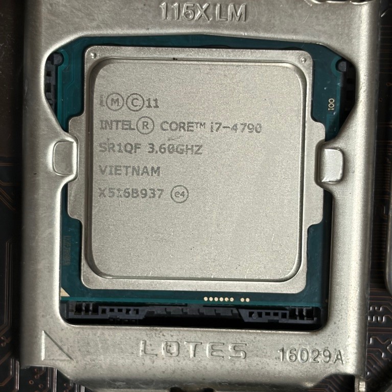 เมนบอร์ด gigaby GA-B85M-HD3-A + intel core  i7 4790