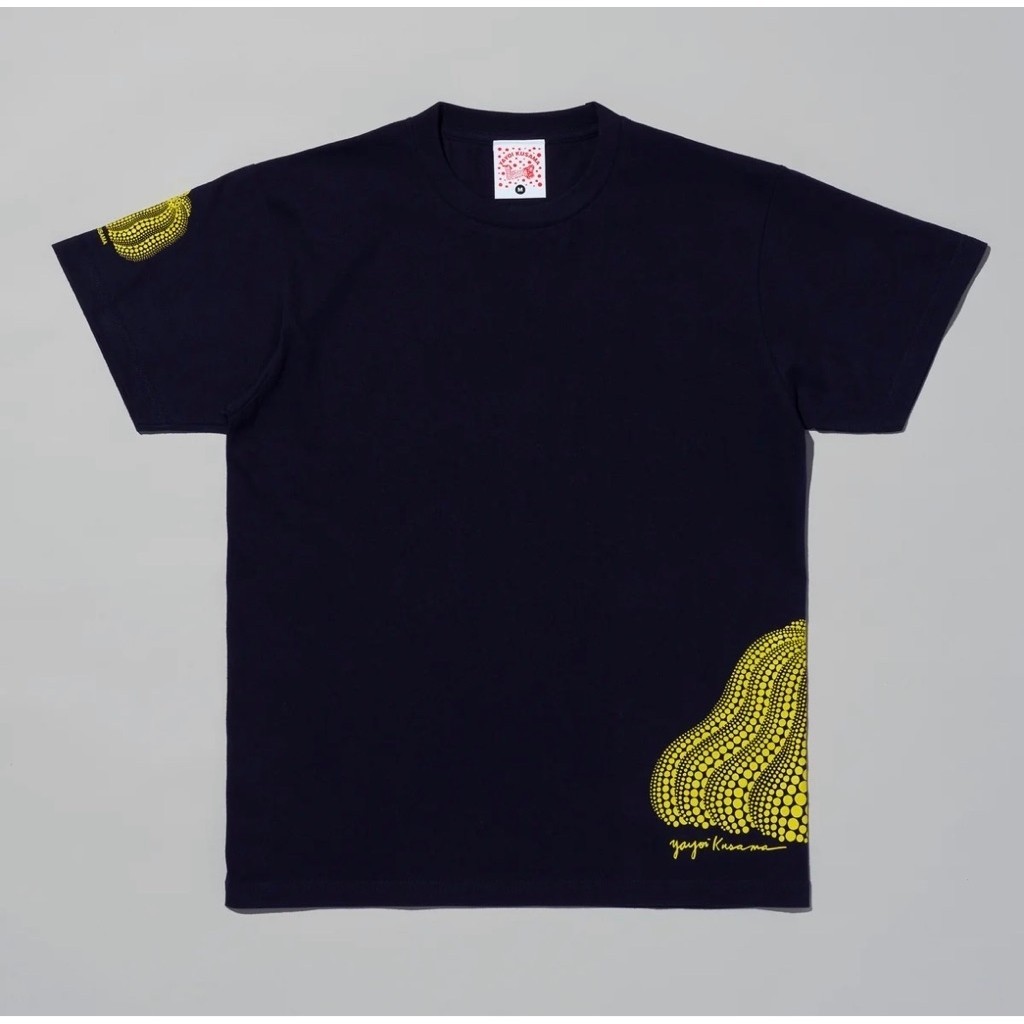 พร้อมส่ง ส่งด่วน ใน กทม NEW ของสะสม Yayoi Kusama ของแท้ จากญี่ปุ่น - Yayoi Kusama Musuem พวงกุญแจ เสื้อ โปสการ์ด