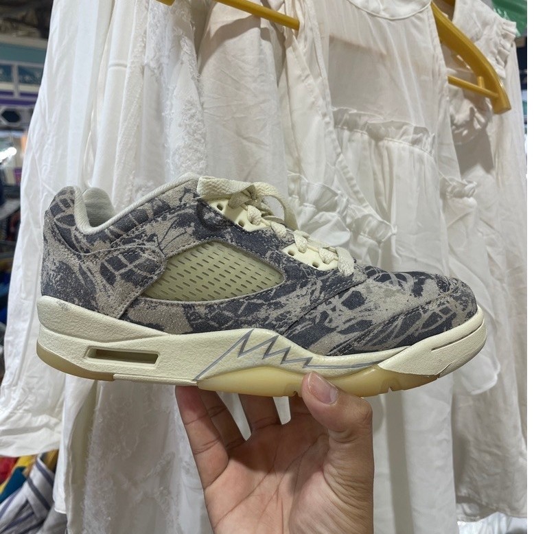 [มือสอง] Nike Wmns Air Jordan 5 Retro Low "Expression"