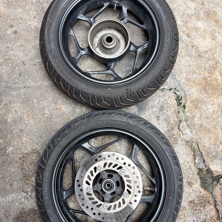 ล้อเดิมติดรถPCX160 ยางไม่ค่อยสวย *มือสอง