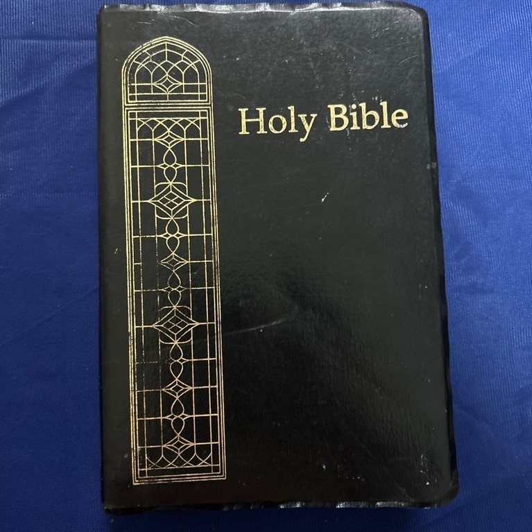 Holy Bible King James Version (KJV) มือสอง