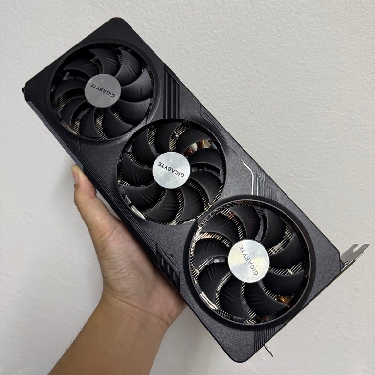 GIGABYTE RX 7700 XT GAMING 12GB 🔥
