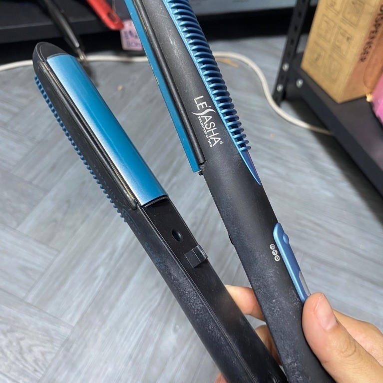 Lesasha Procurve LS1175ซึ่งเป็นอุปกรณ์จัดแต่งทรงผมแบบ 2-in-1 ที่สามารถหนีบผมตรงและม้วนทำลอนได้ในเครื