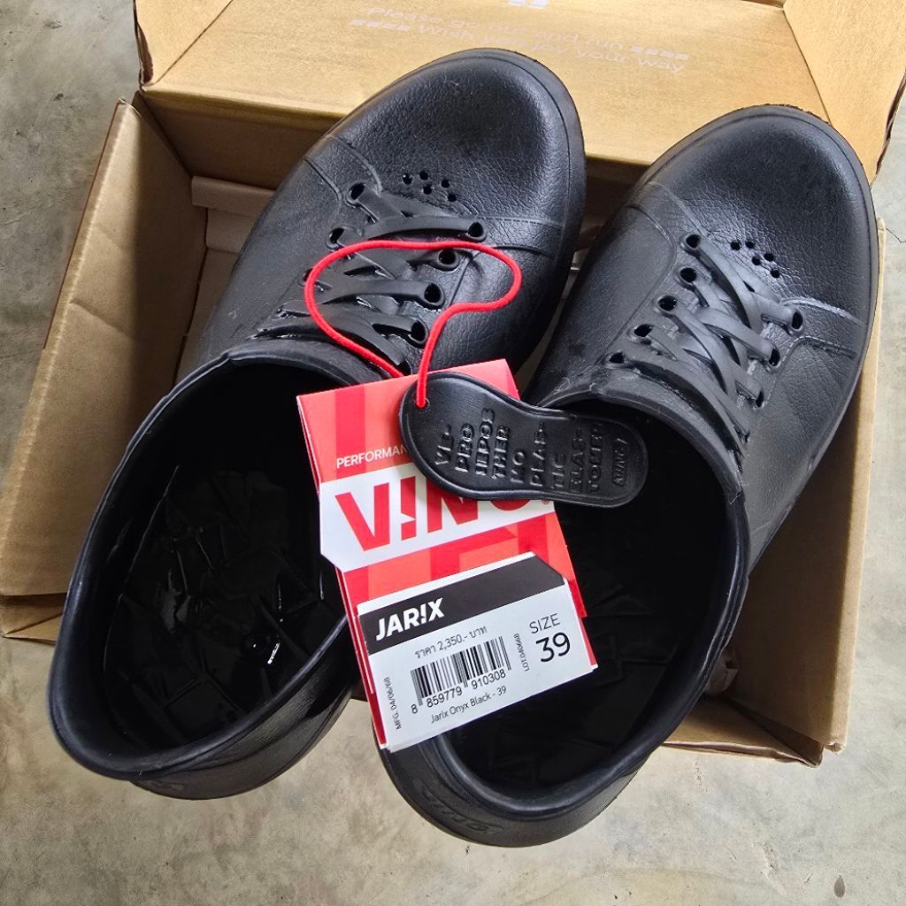 VING JARIX มือสอง สีดำ พร้อมกล่องป้าย size 25cm EU39 US8