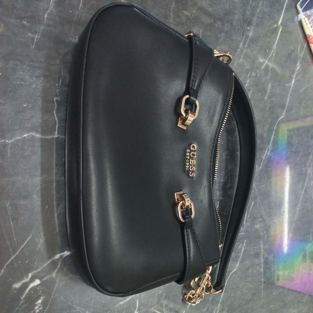 กระเป๋า guess มือสอง แท้ สภาพ 80%
