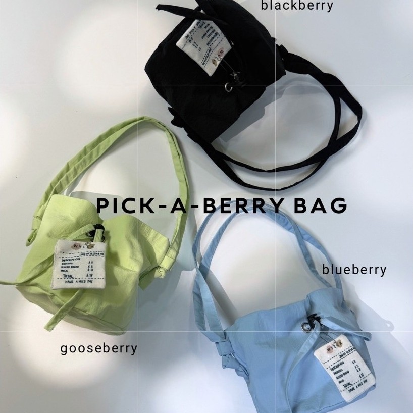 Wyllabrand กระเป๋าผ้า Pick-A-Berry bag