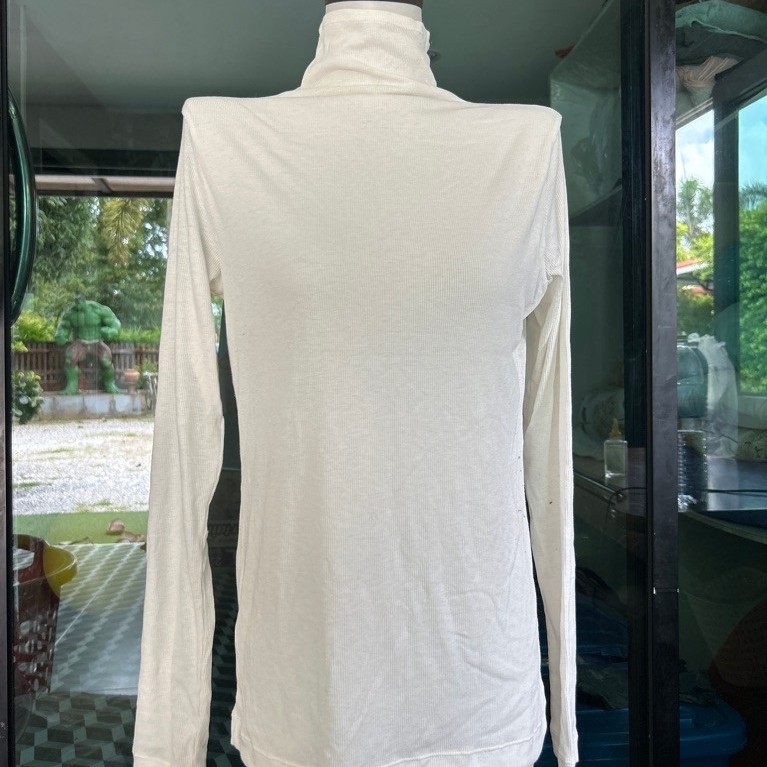 S1 คอเต่าแขนยาวญี่ปุ่น🇯🇵size L ป้าย ยูนิโคล่ รัดรูป อก34-37“ยาว23.5”ผ้าร่อง
