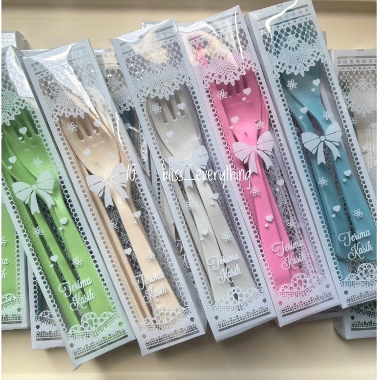 ของชำร่วยงานแต่ง เซตช้อม+ซ้อม+ตะเกียบ+กล่อง 50เซต ตกเซตละ 7฿ พร้อมส่ง1-2วัน