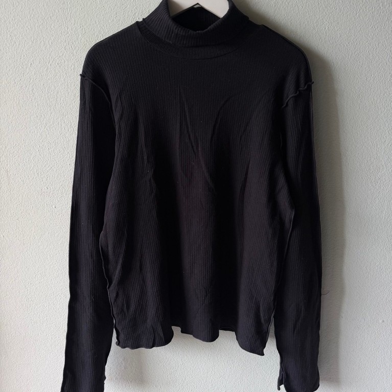 GU เสื้อคอเต่า  • ( L ) อก “ 40 “ ยาว 23
