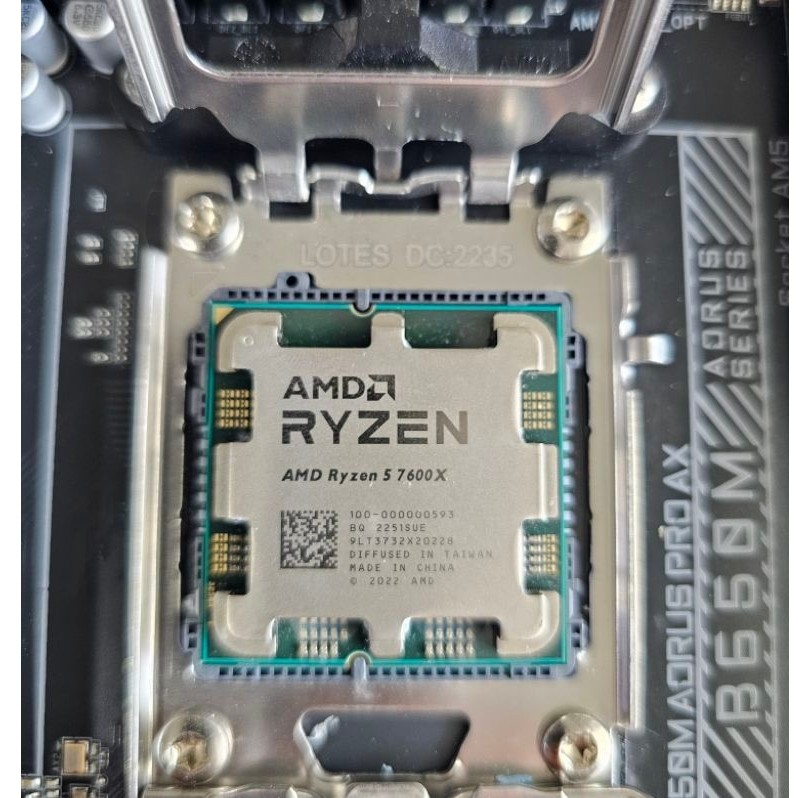 CPU RYZEN 5 7600X (มีVGAออนบอร์ด)