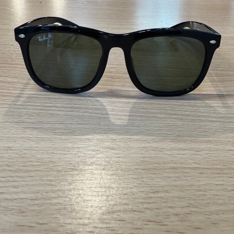 Ray-Ban RB4260D 601/9A Polarized – Black / Green Lens