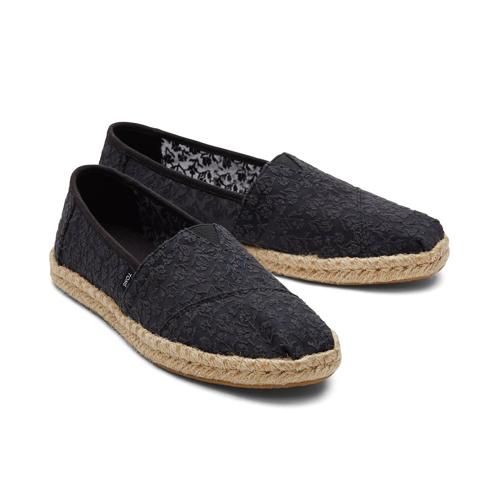 TOMS รองเท้าลำลองผู้หญิง สลิปออน รุ่น Alpargata Rope Black Posy Lace (CA) รองเท้าลิขสิทธิ์แท้