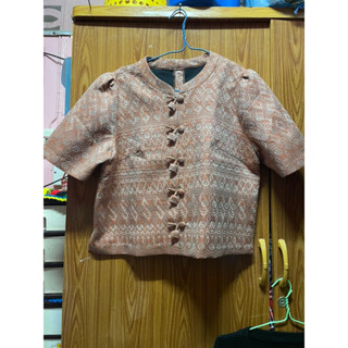 มือ1/เสื้อผ้าไทย/ลายขอ/อก42