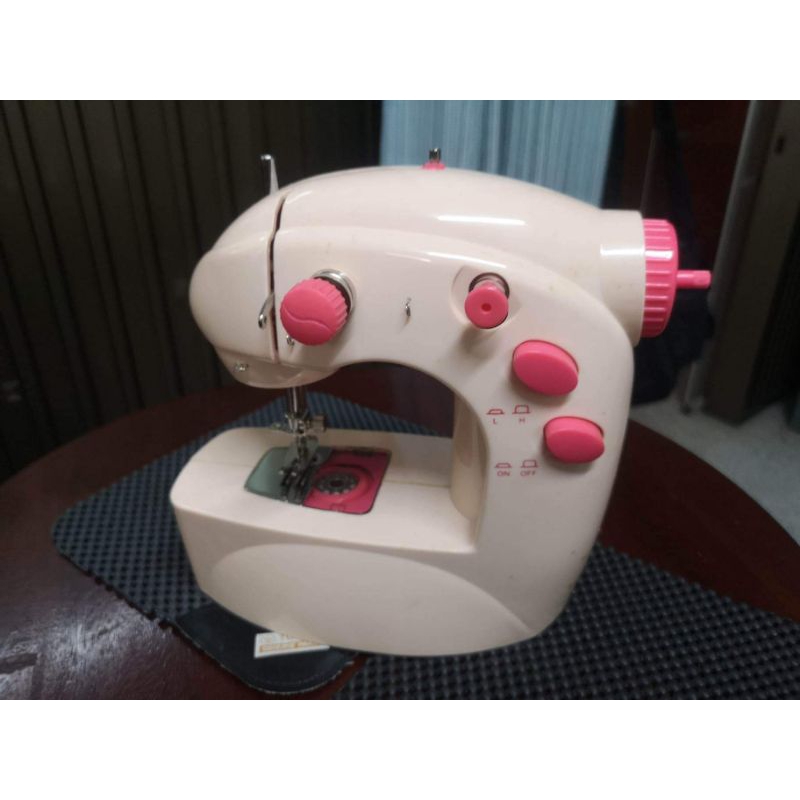 จักรเย็บผ้าไฟฟ้า Mini Sewing Machine มินิ ขนาดพกพา จักรเย็บผ้าขนาดเล็ก จักรเย็บผ้าไฟฟ้าอเนกประสงค์ แบบตั้งโต๊ะ กระทัดรัด