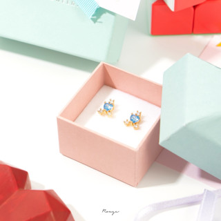 [พร้อมส่ง] ต่างหู Blue crystal triangle stud 🎁 ห่อของขวัญฟรี