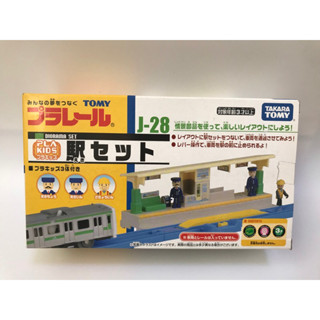 J-28 Plakids Station Set TOMY สถานีหยุดรถไฟพร้อมประชากร รถไฟ รางฟ้า