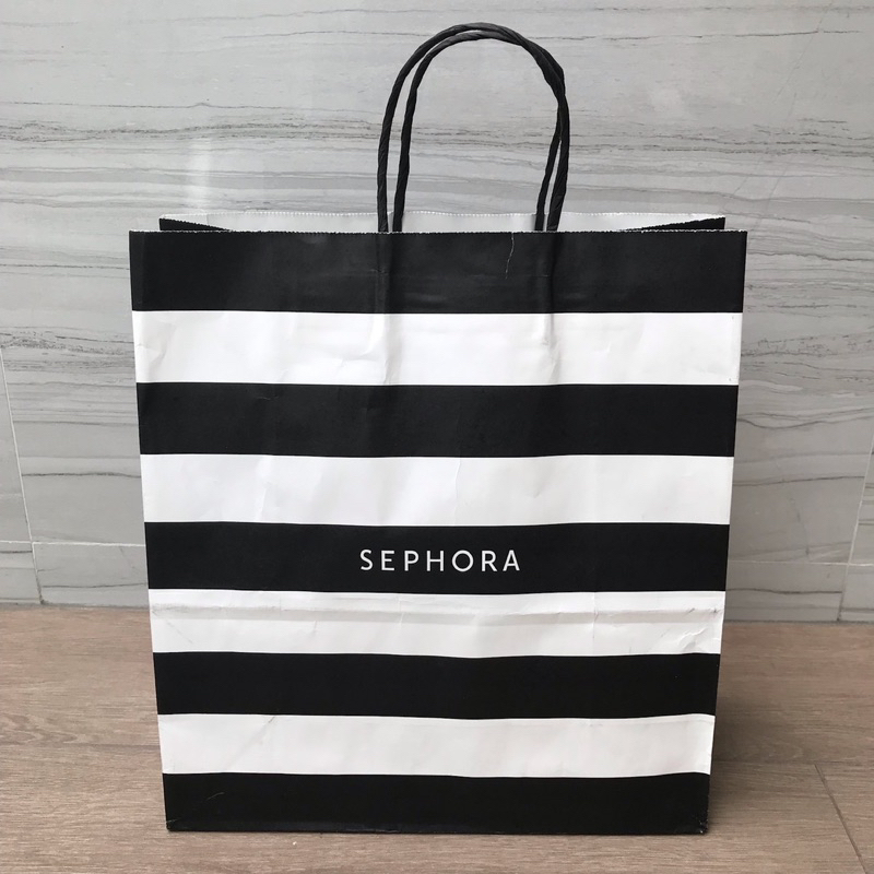ถุงกระดาษ ถุง แบรนด์ Sephora ของแท้ ใบใหญ่ มีรอยตำหนิที่ก้นถุง ขอคนรับสภาพได้ ปล่อยต่อราคาเบาๆ
