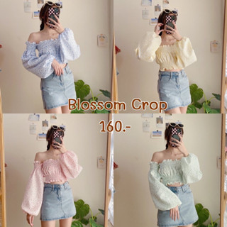 เสื้อครอปเกาะอกต่อแขนบอลลูน ลายดอกไม้ Blossom Crop