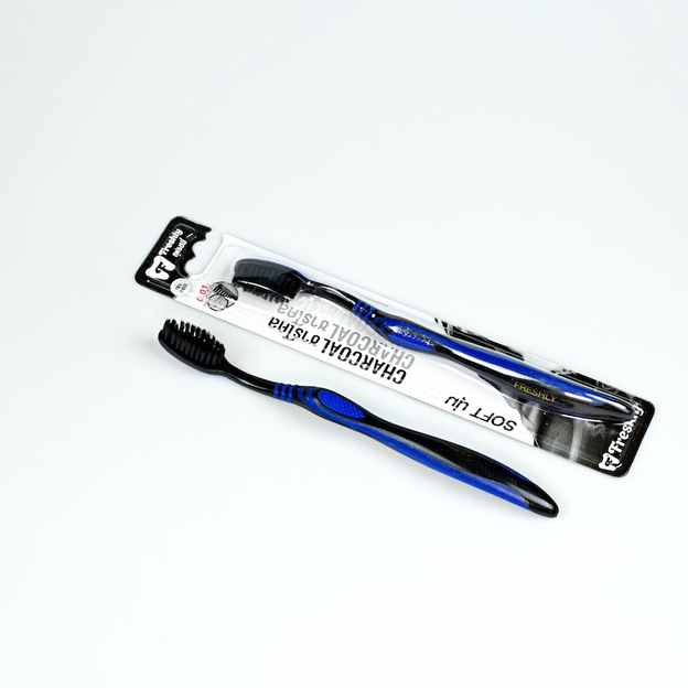 Freshly แพ็ค 12 ด้าม แปรงสีฟันชาร์โคล ยับยั้งเชื้อแบคทีเรีย ขนแปรงนุ่ม | Freshly Charcoal Soft Toothbrush | Freshly 888 - รูปที่ 5