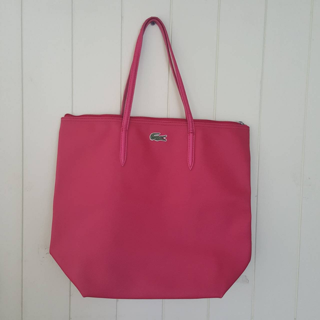 Lacoste กระเป๋าสะพายข้างผู้หญิง กระเป๋าสะพายไหล่ คล้องไหล่ ของแท้ 100% ของมือสอง